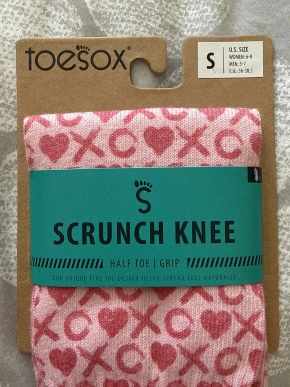 NWT Toesox Scrunch Knee High Half Toe Grip Socks Hugs + Kisses Sz Small